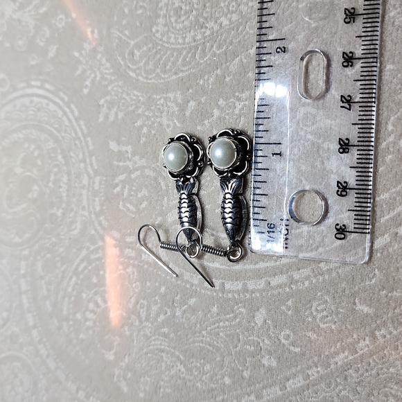 NEW!!! Silver toned fish and pearl earrings. Christian. PEARLCORE! - Picture 2 of 4